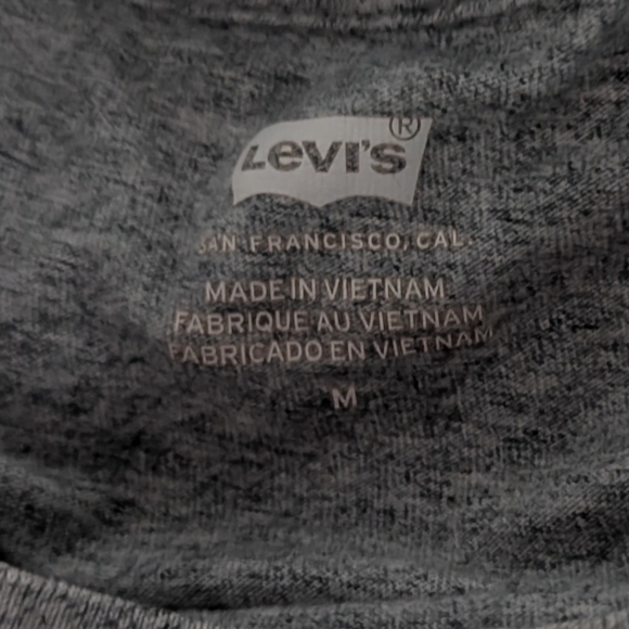 Sz med women's crop top Levi's reverse logo graphic tee 😁 - Picture 5 of 8